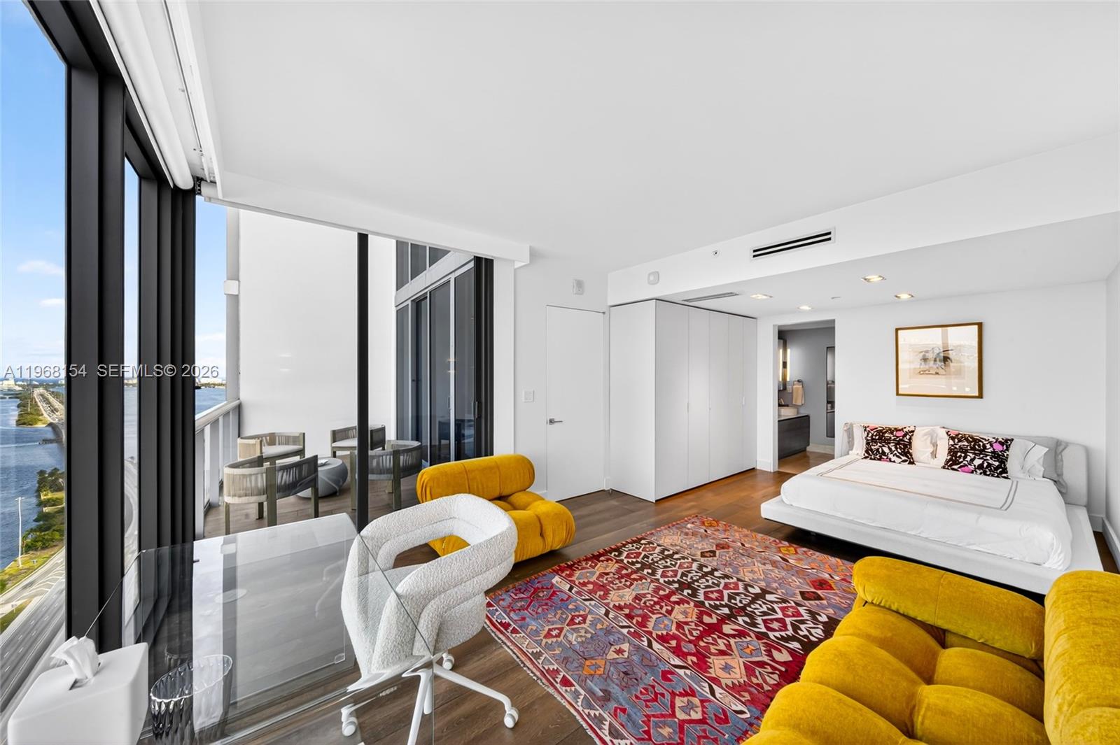 BLUE CONDO - Residential Lease