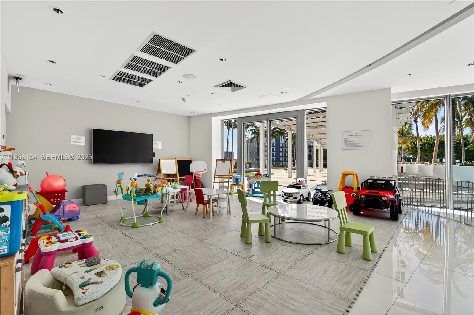 BLUE CONDO - Residential Lease