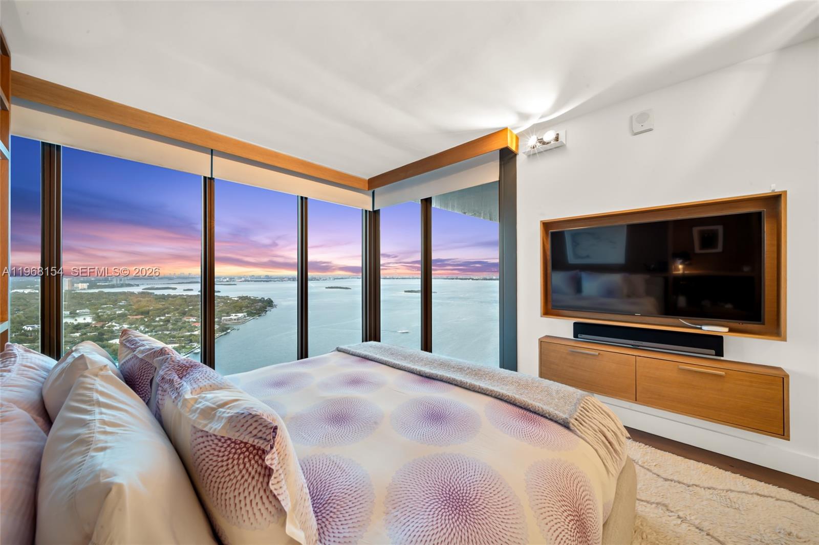 BLUE CONDO - Residential Lease