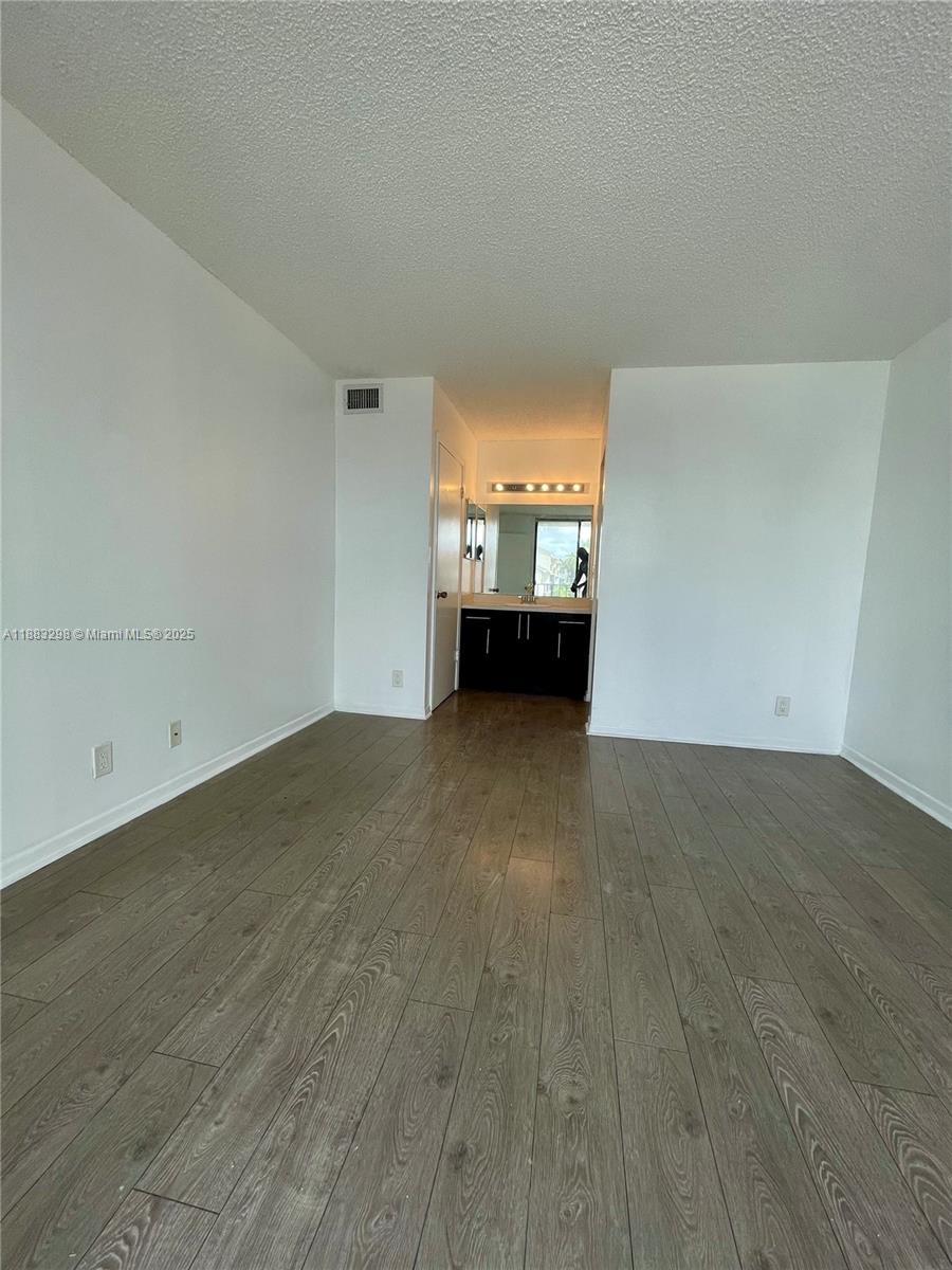 CLEAR LAKE CLUB CONDO - Residential Lease