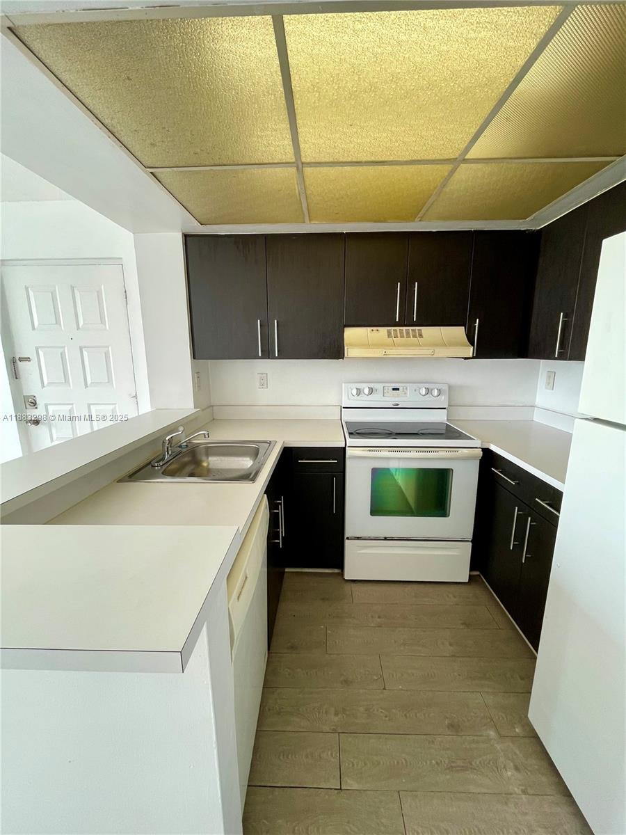 CLEAR LAKE CLUB CONDO - Residential Lease