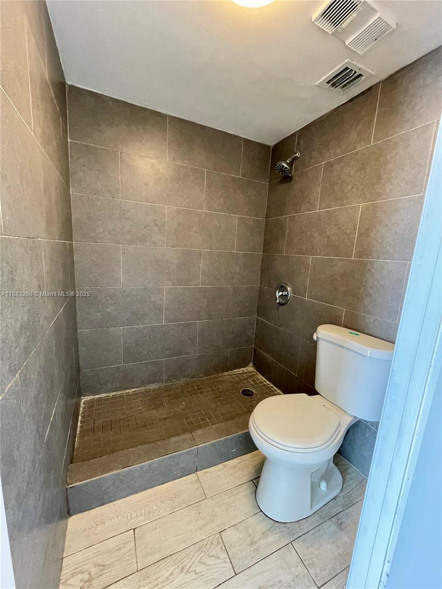 CLEAR LAKE CLUB CONDO - Residential Lease