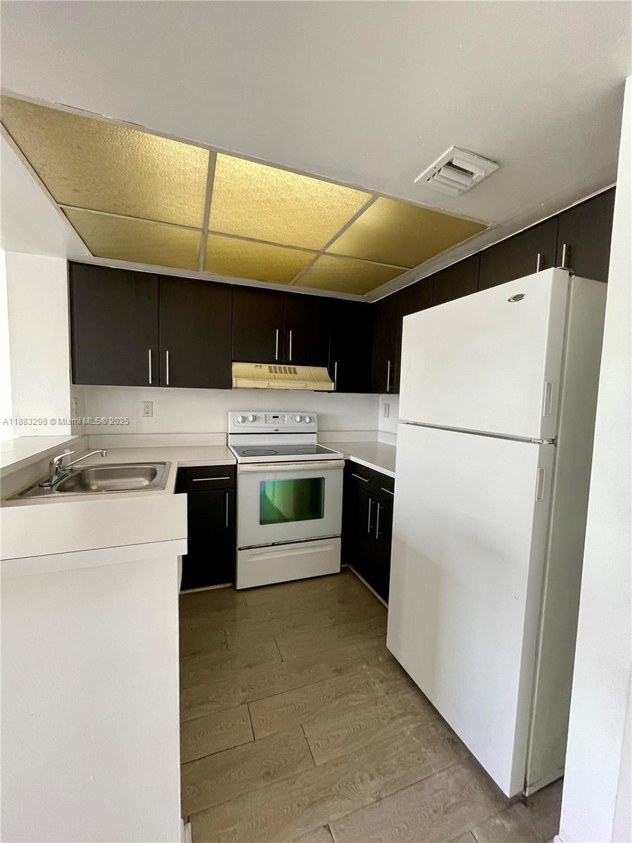 CLEAR LAKE CLUB CONDO - Residential Lease