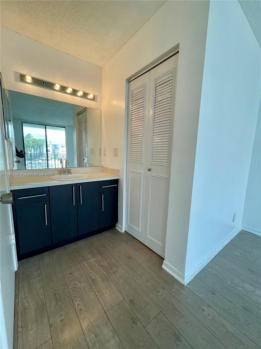 CLEAR LAKE CLUB CONDO - Residential Lease