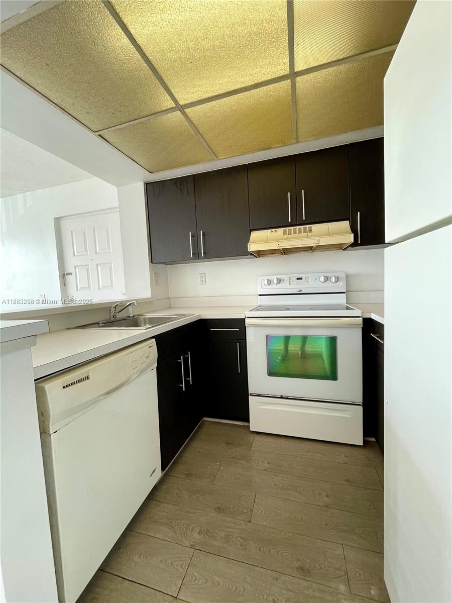 CLEAR LAKE CLUB CONDO - Residential Lease