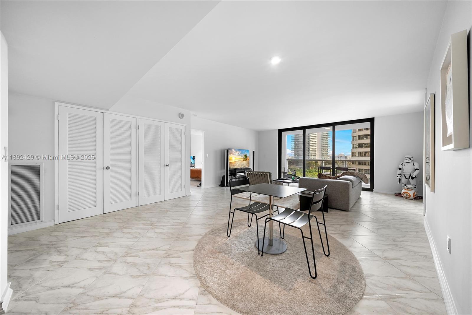 NINE ISLAND AVENUE CONDO - Residential