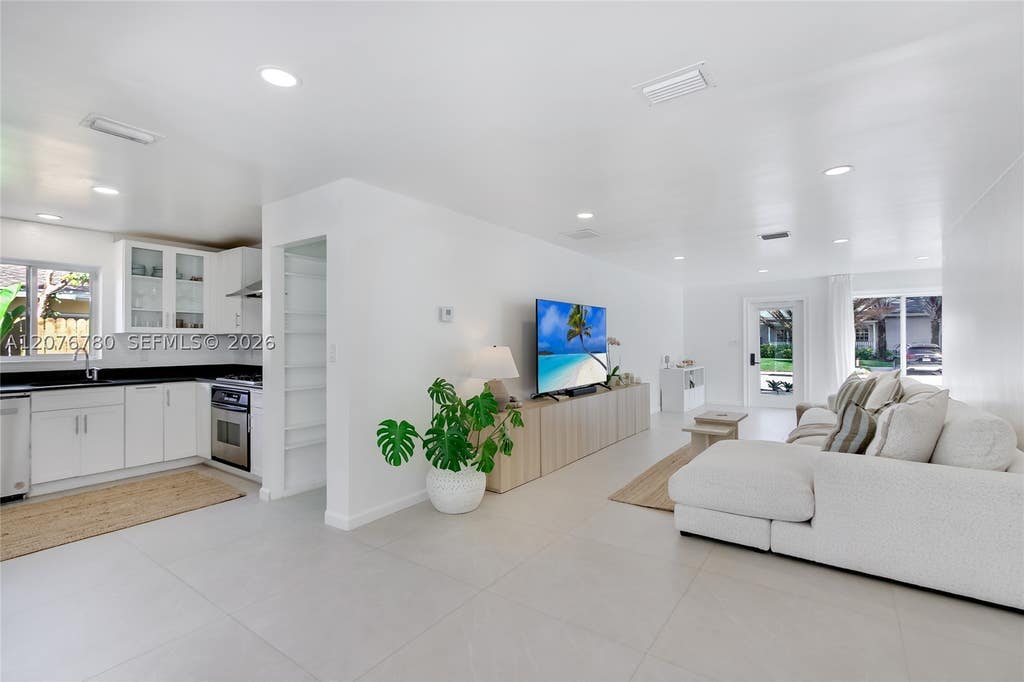 Photo of 617 SW 5th Ave, Fort Lauderdale, FL 33315 (MLS # A12076780)