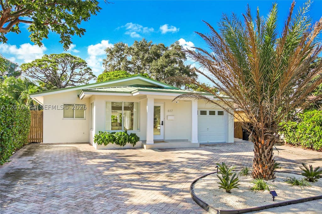 Photo of 617 SW 5th Ave, Fort Lauderdale, FL 33315 (MLS # A12076780)