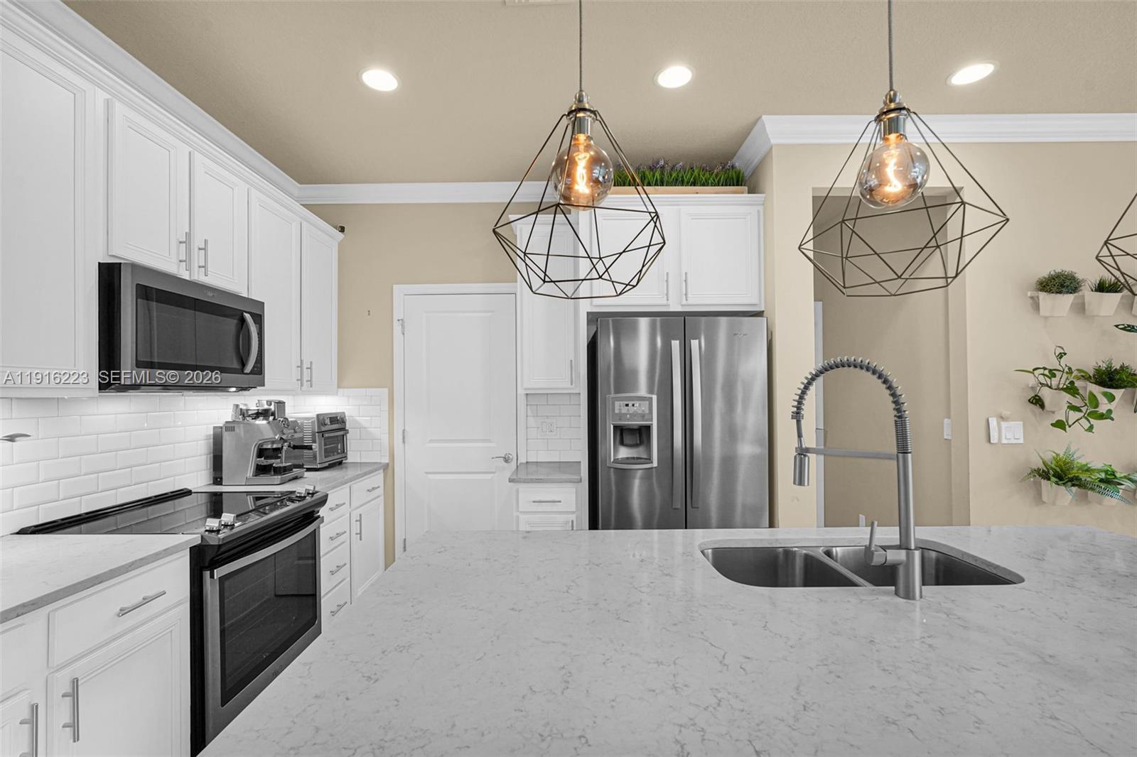 HILLCREST COUNTRY CLUB NO - Residential