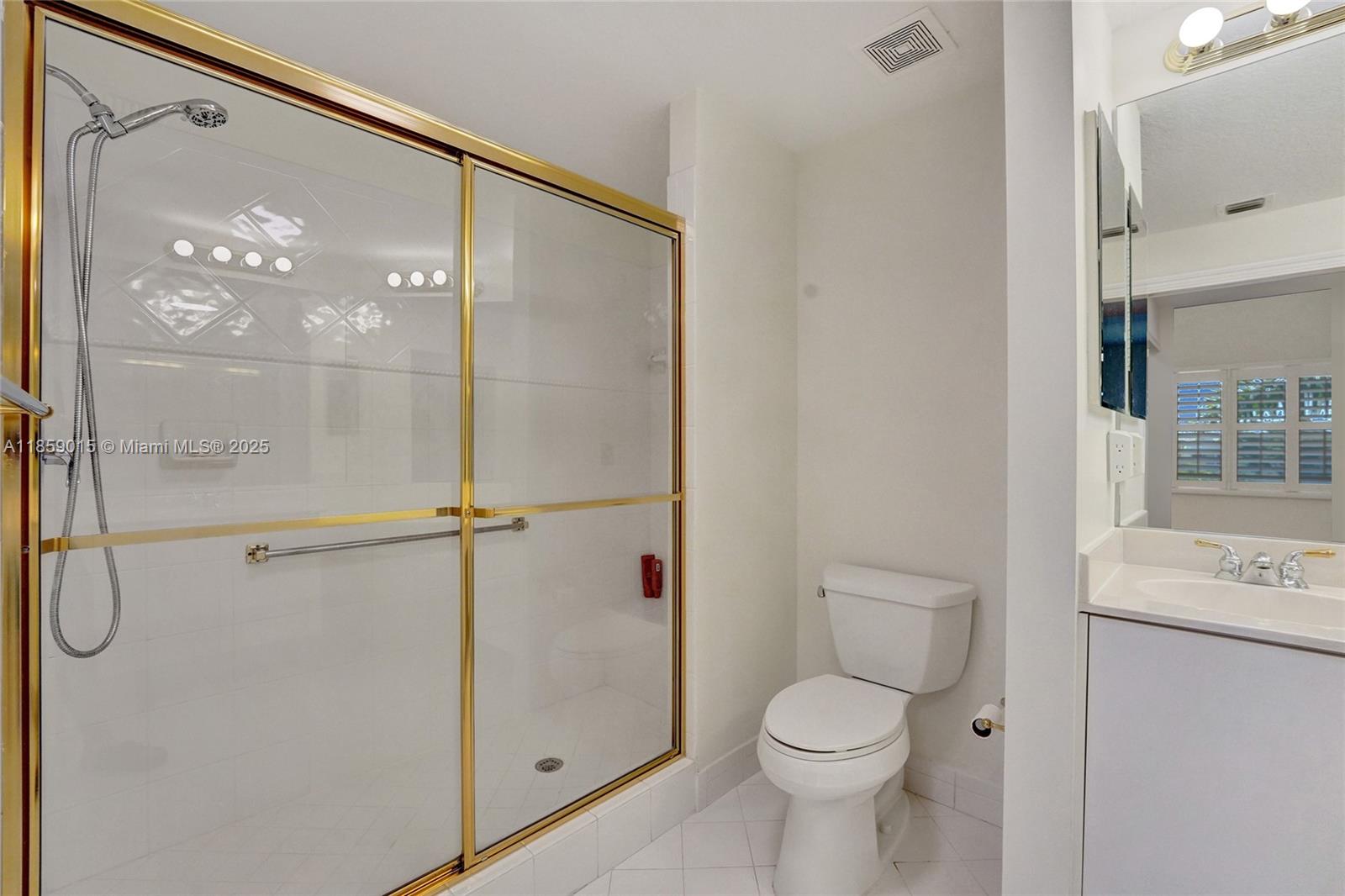 SOUTHAMPTON CONDOMINIUM G - Residential