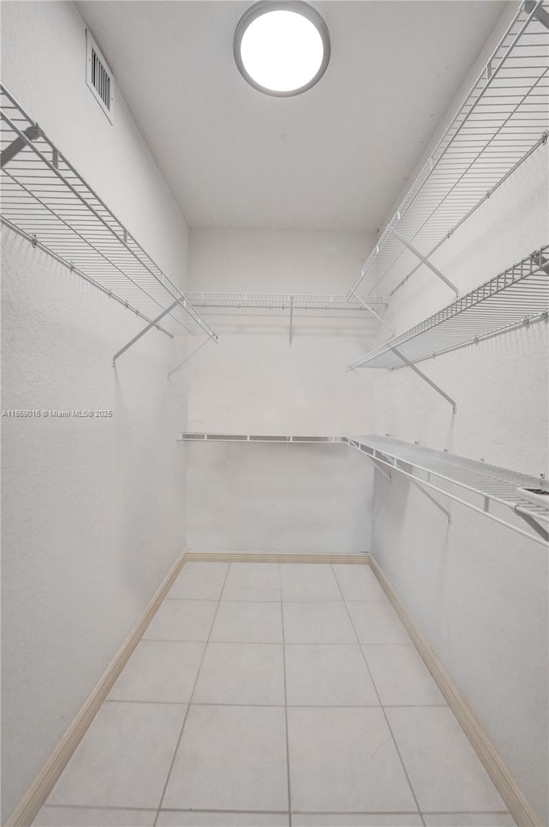 SOUTHAMPTON CONDOMINIUM G - Residential