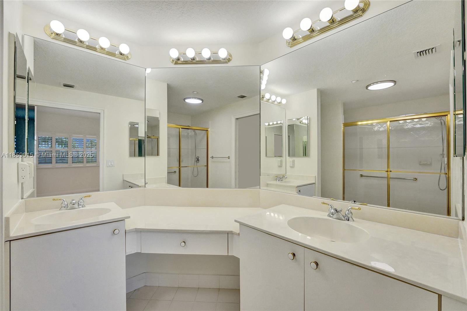 SOUTHAMPTON CONDOMINIUM G - Residential