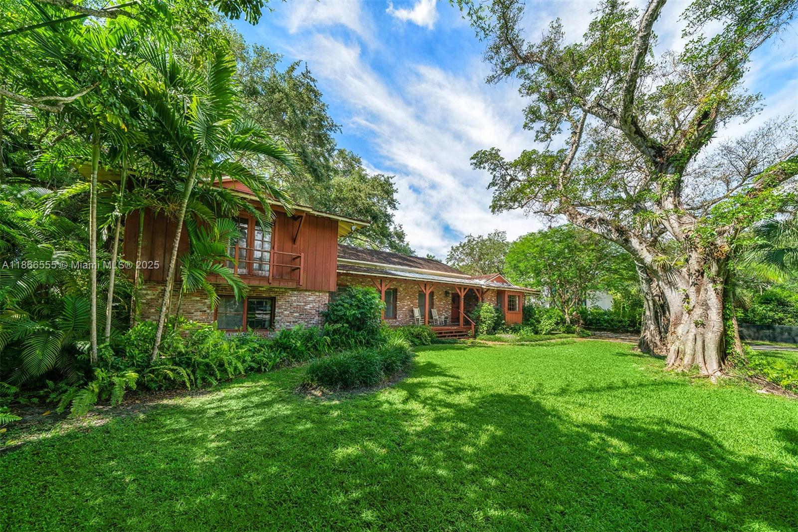 5440 Hammock Dr
