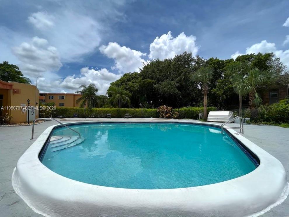 HERITAGE CIRCLE CONDO - Residential