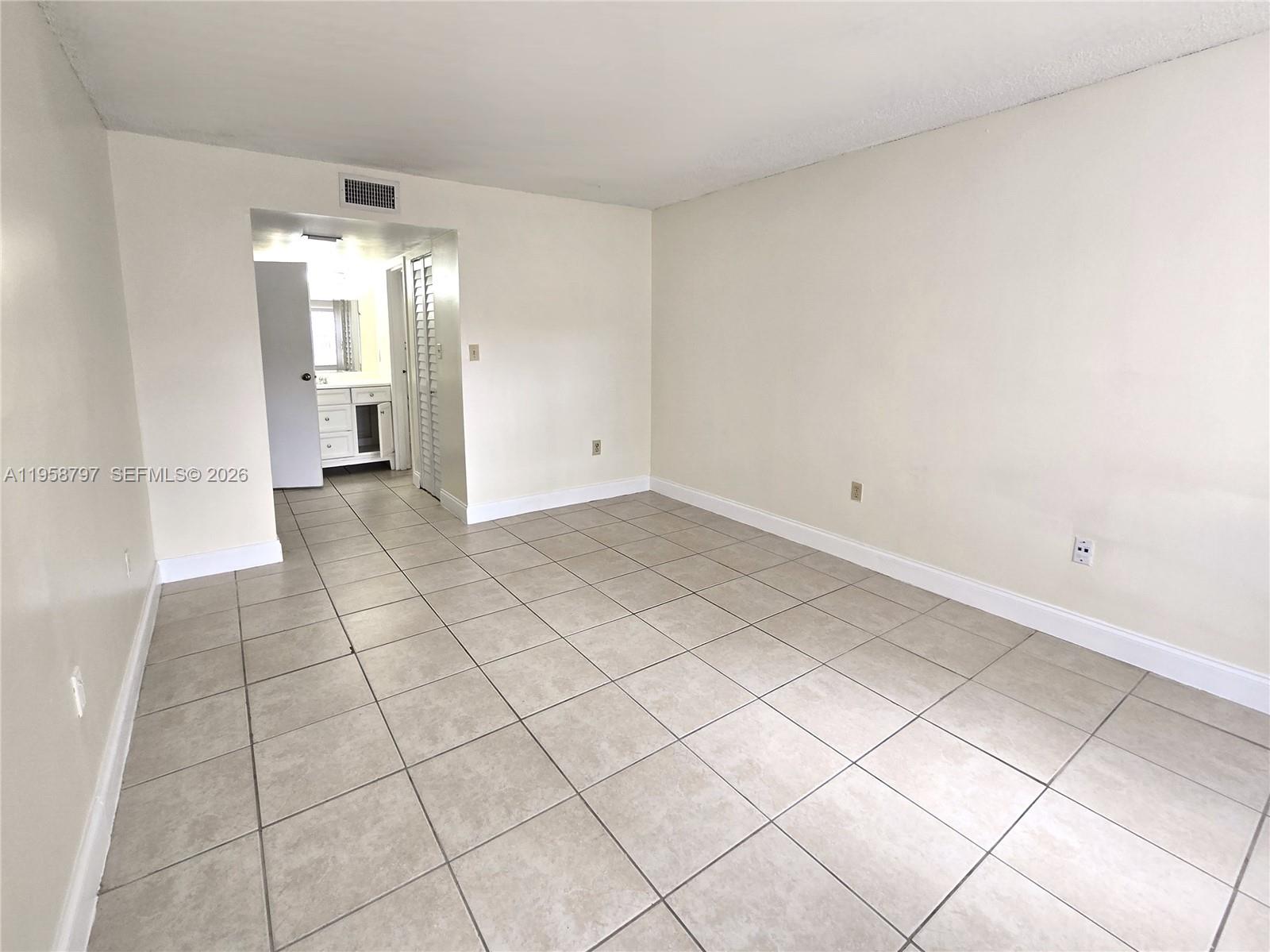 HERITAGE CIRCLE CONDO - Residential