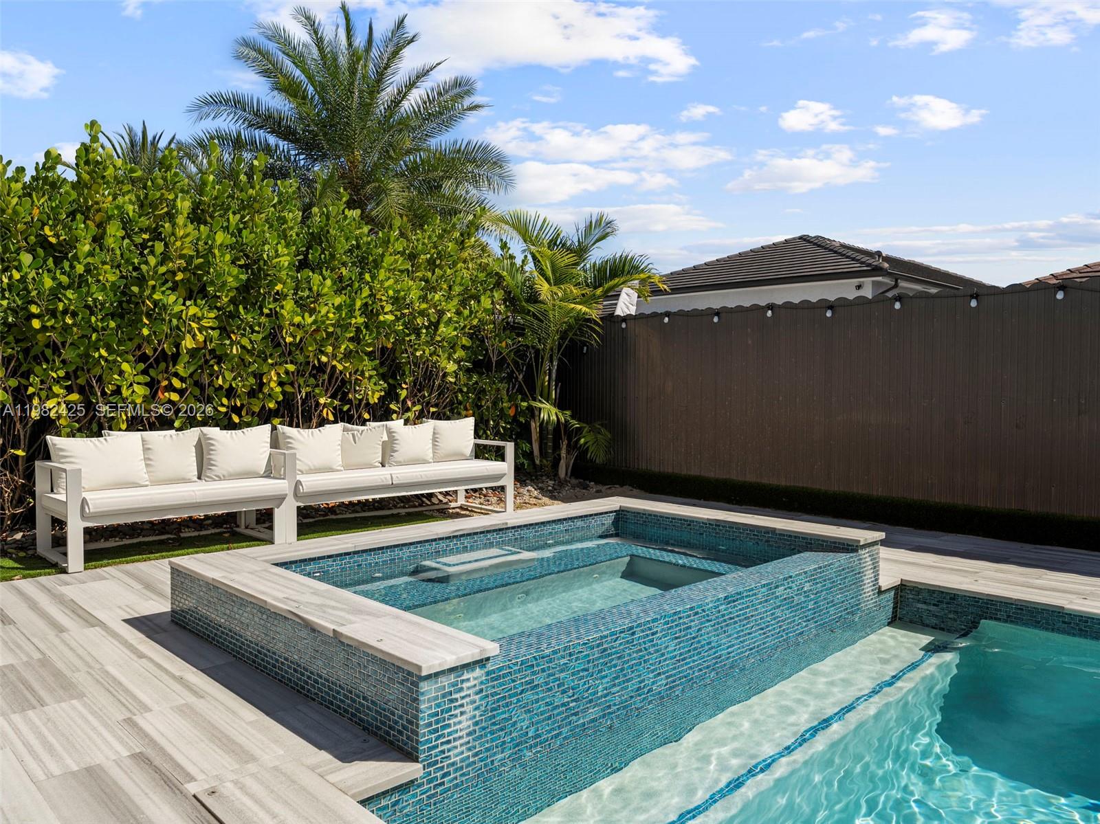 CORAL WAY BY LUXCOM - Residential