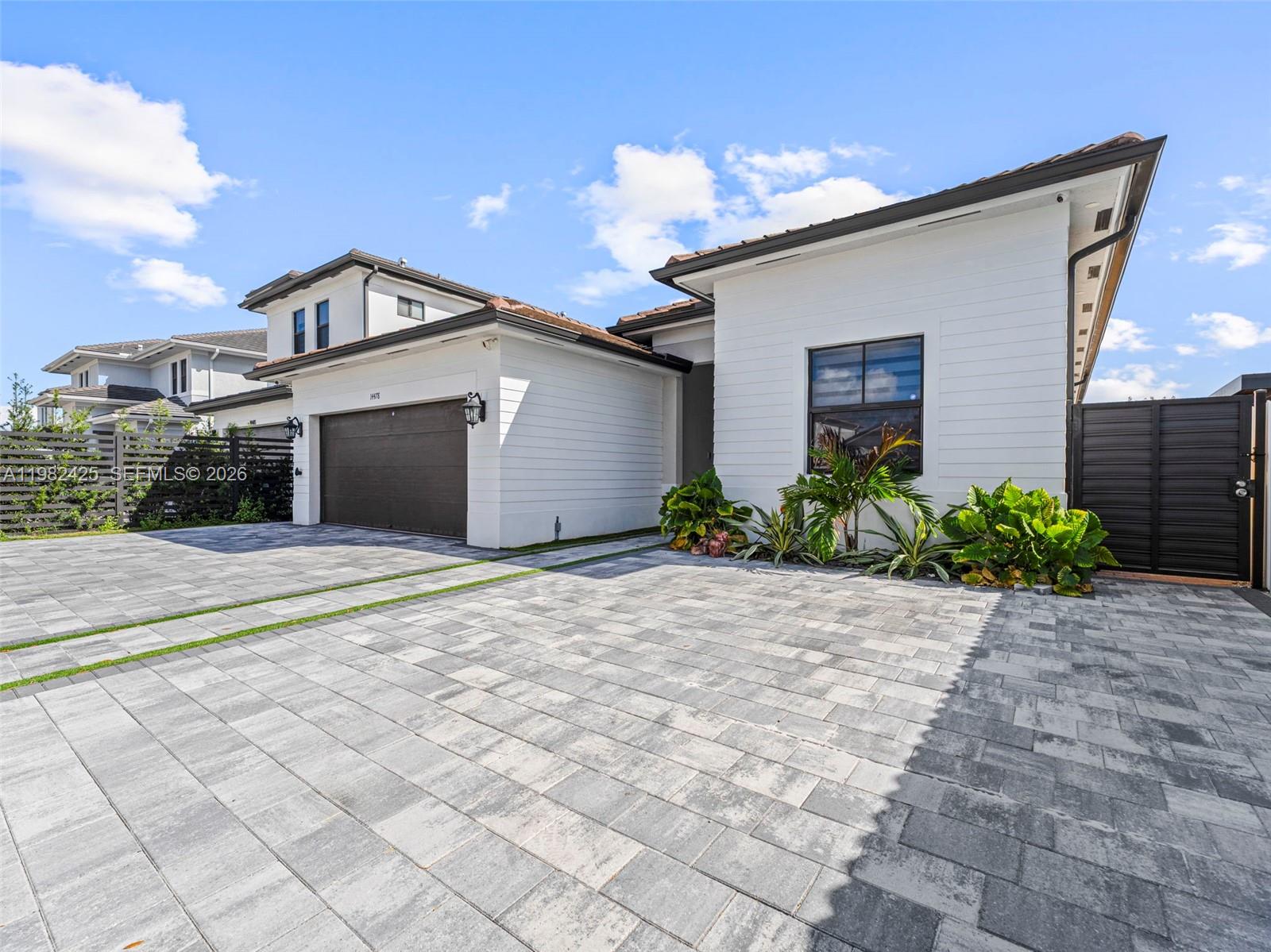 CORAL WAY BY LUXCOM - Residential