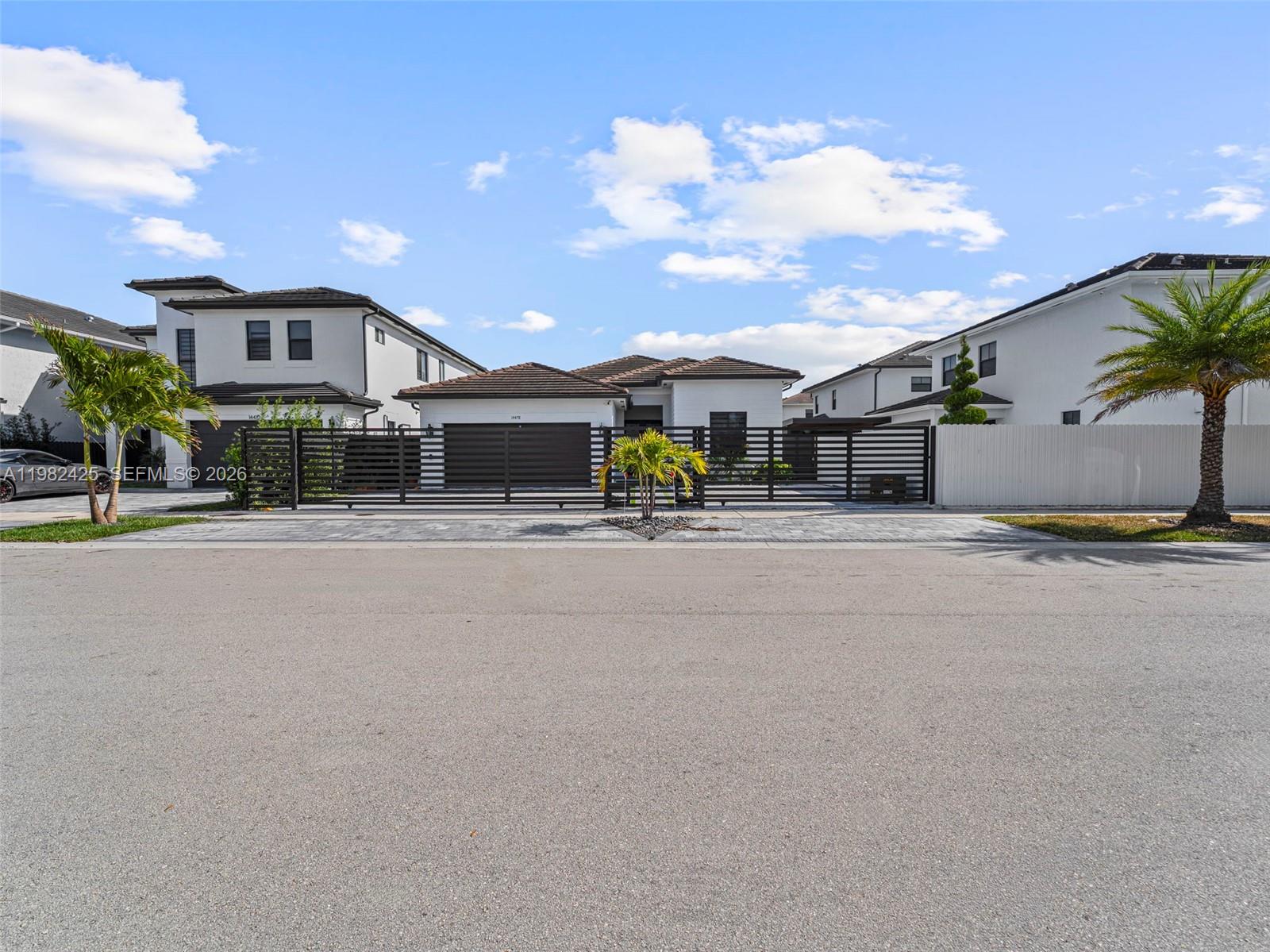 CORAL WAY BY LUXCOM - Residential