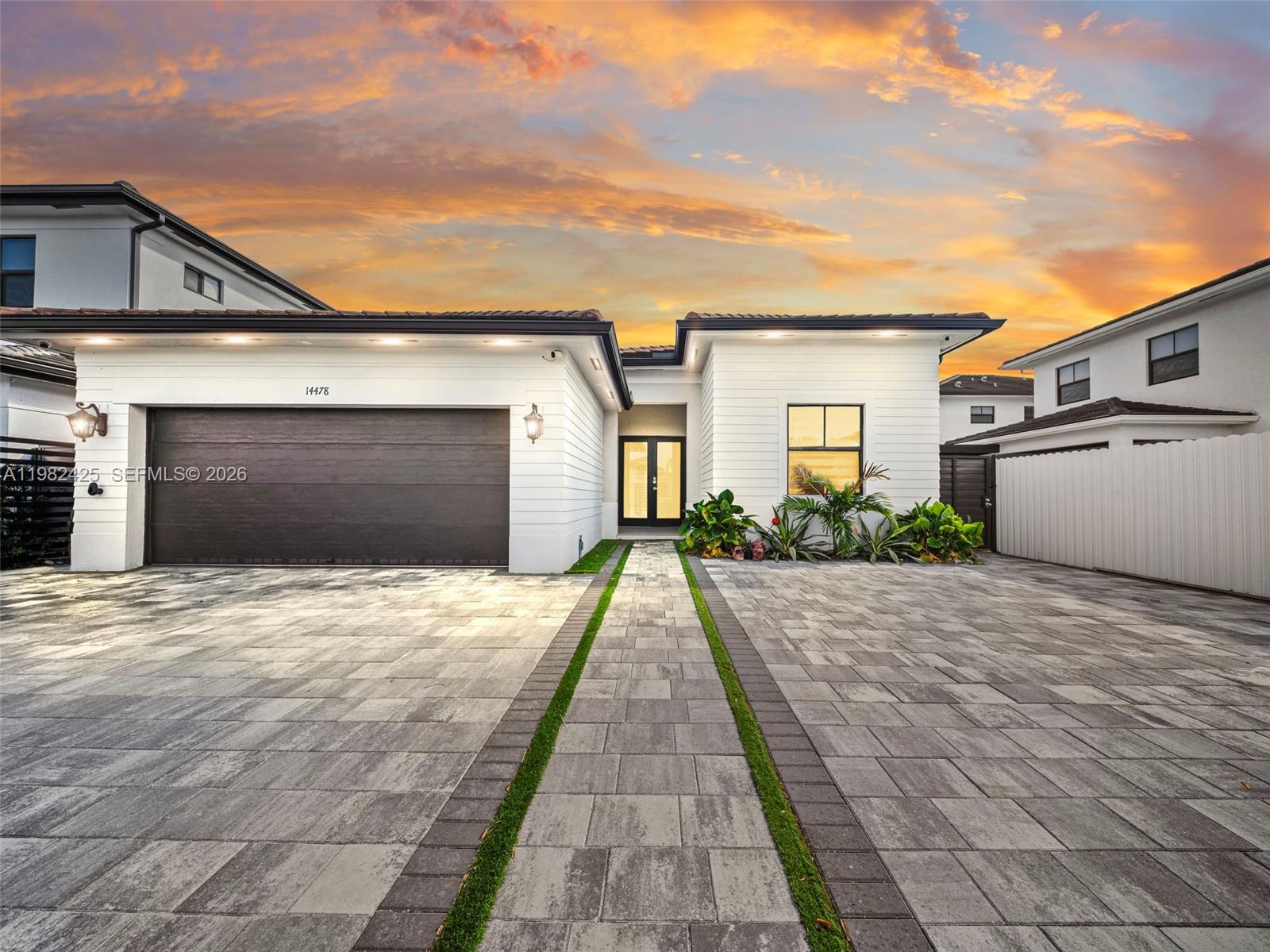 CORAL WAY BY LUXCOM - Residential