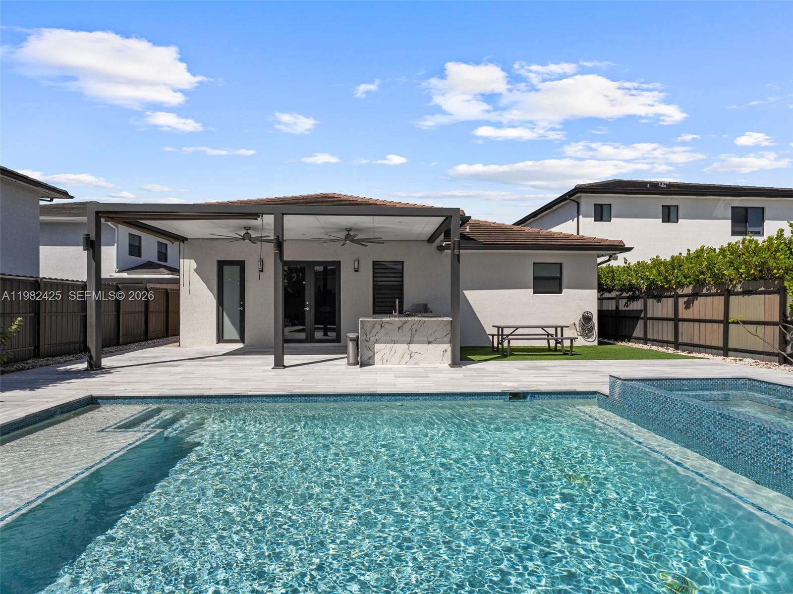 CORAL WAY BY LUXCOM - Residential