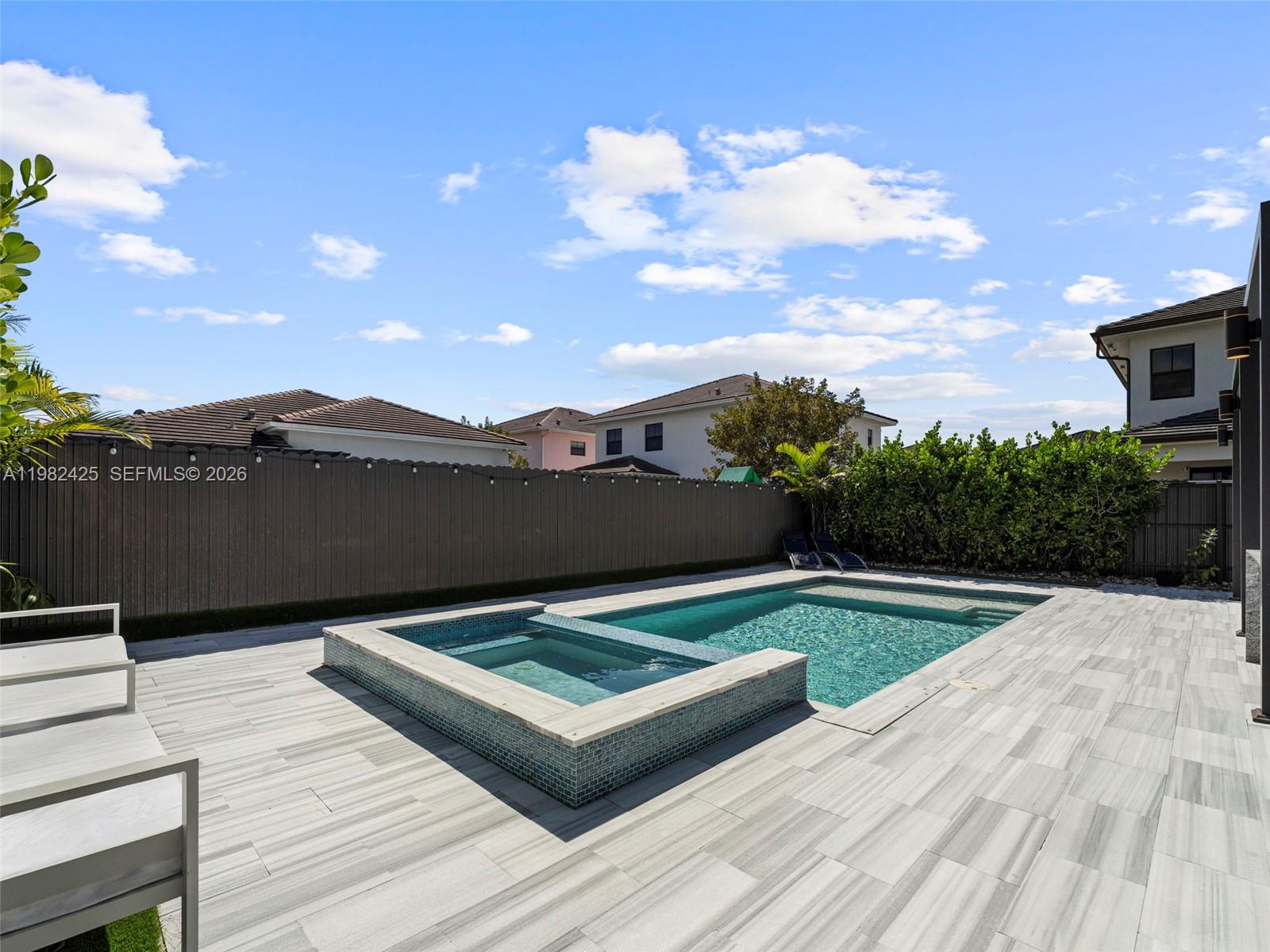 CORAL WAY BY LUXCOM - Residential