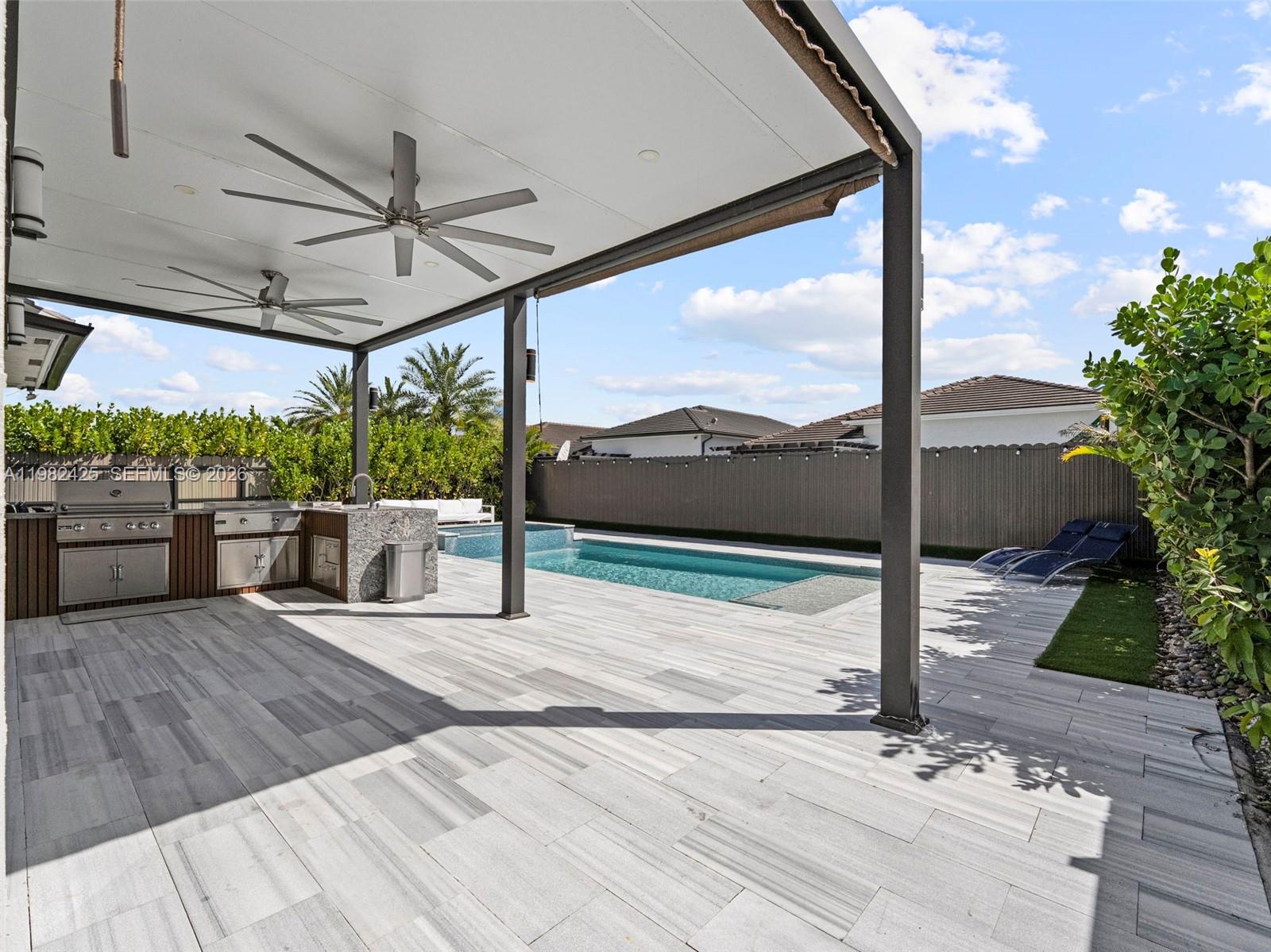 CORAL WAY BY LUXCOM - Residential