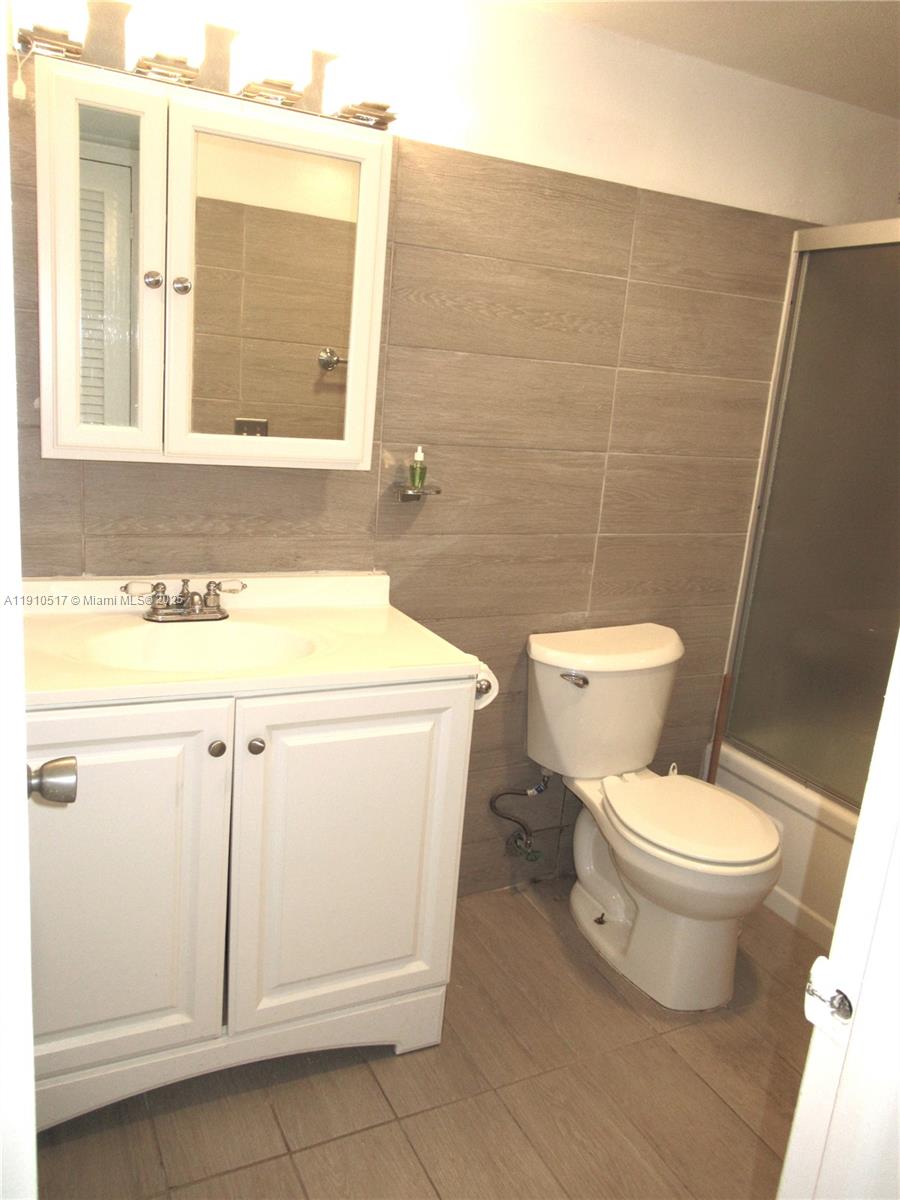 PARADISE VILLAS CONDO - Residential Lease