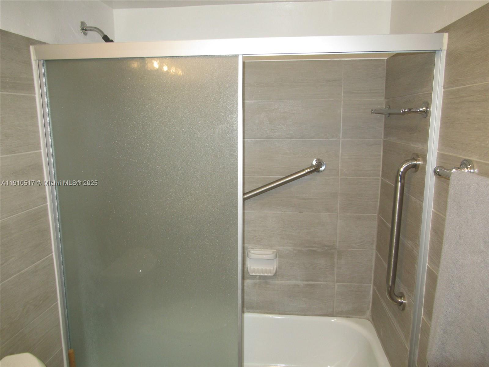 PARADISE VILLAS CONDO - Residential Lease