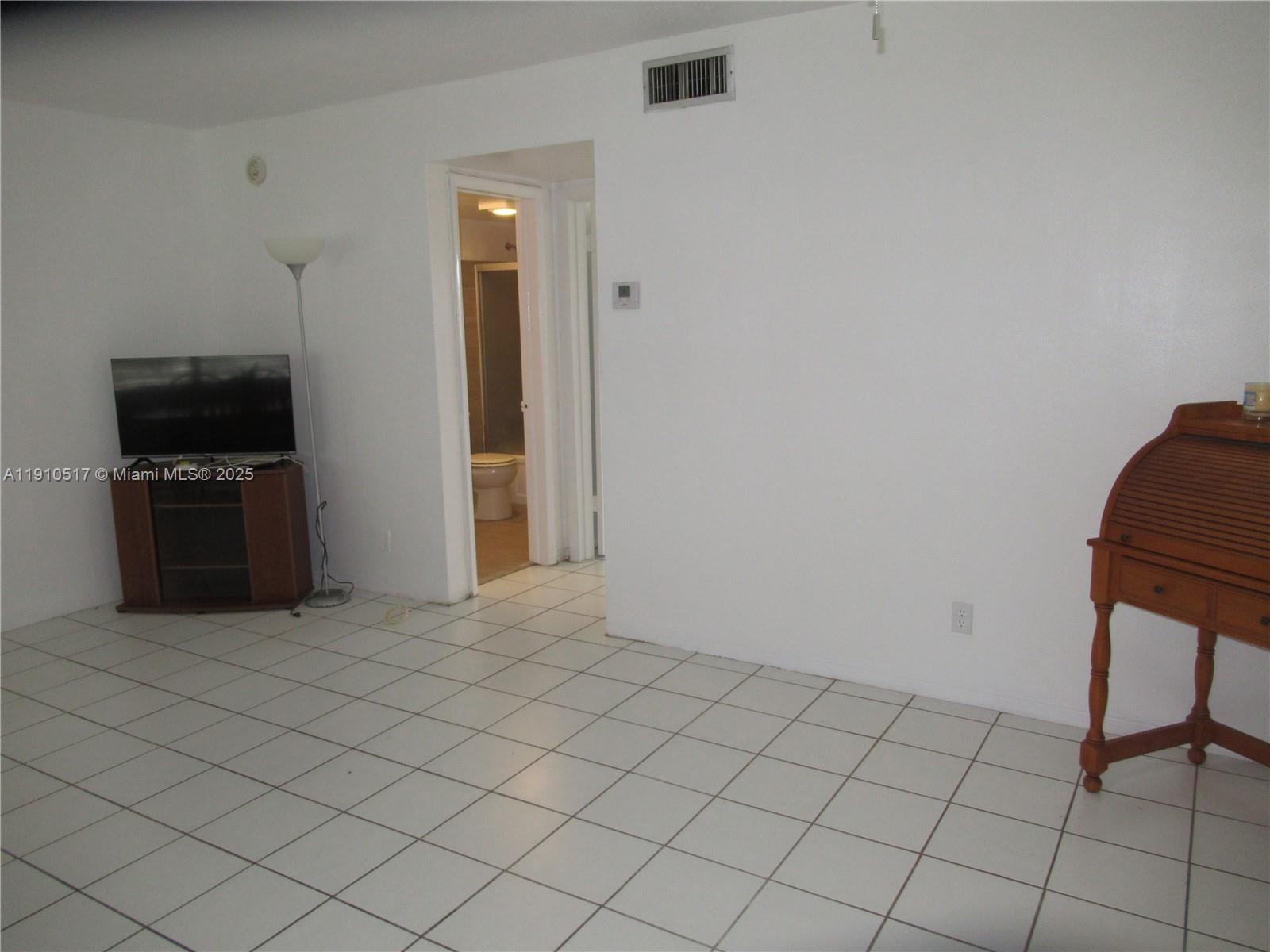 PARADISE VILLAS CONDO - Residential Lease