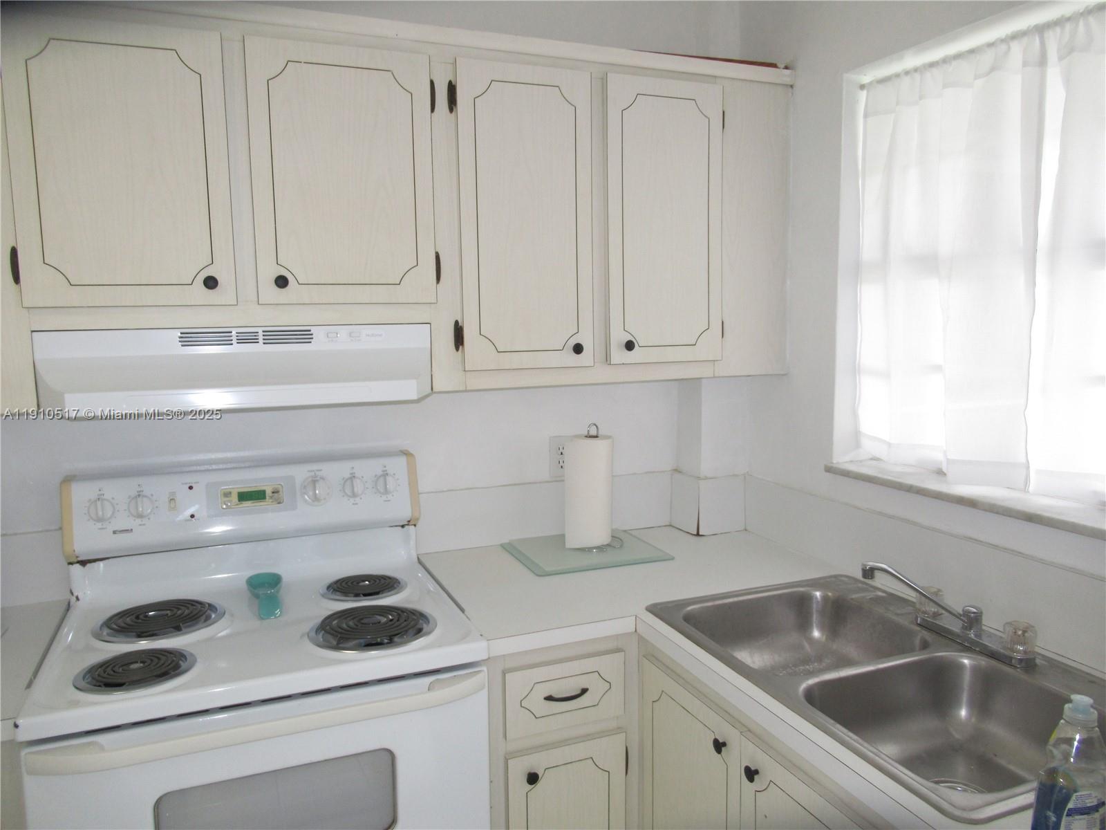 PARADISE VILLAS CONDO - Residential Lease