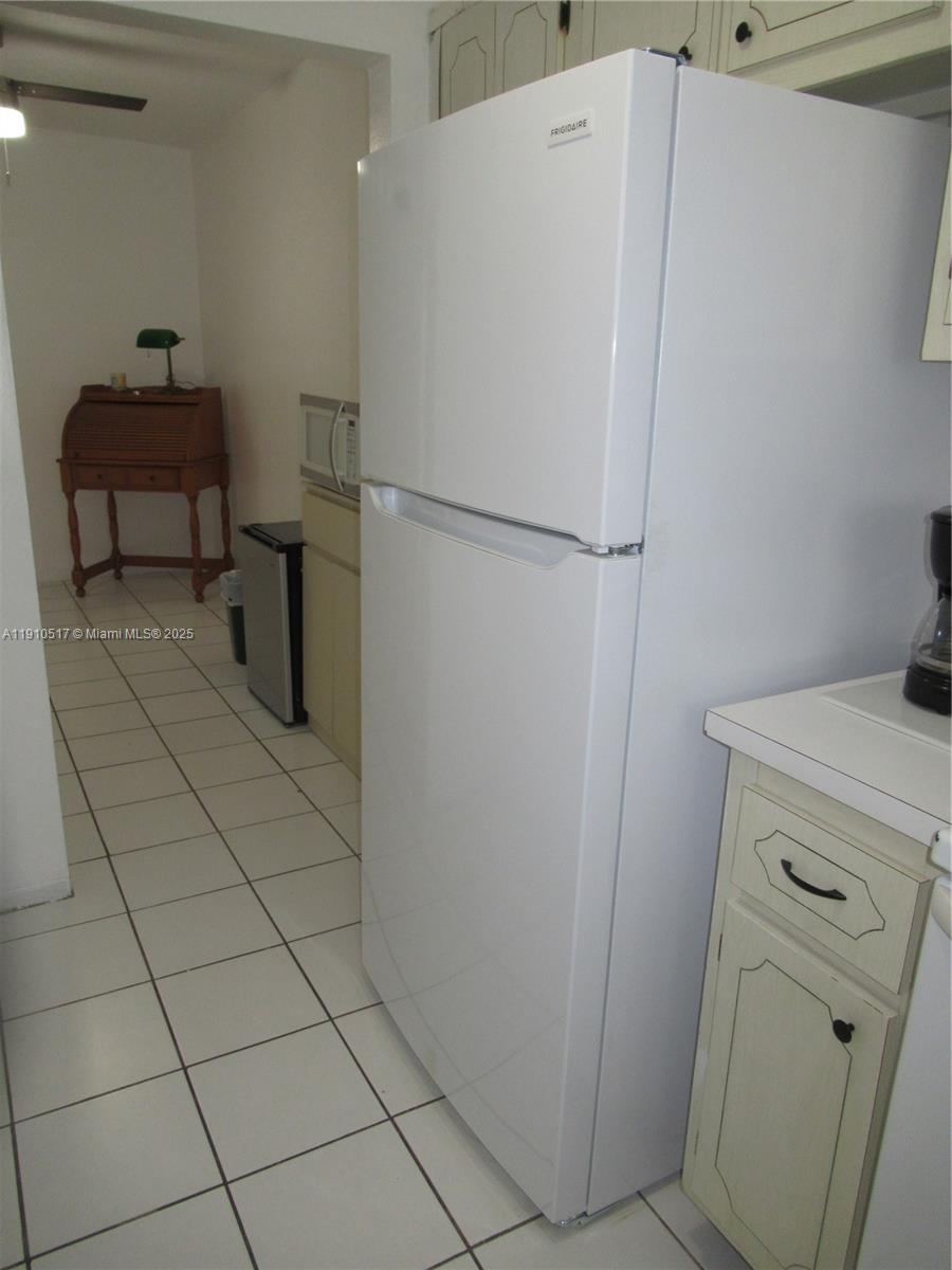 PARADISE VILLAS CONDO - Residential Lease