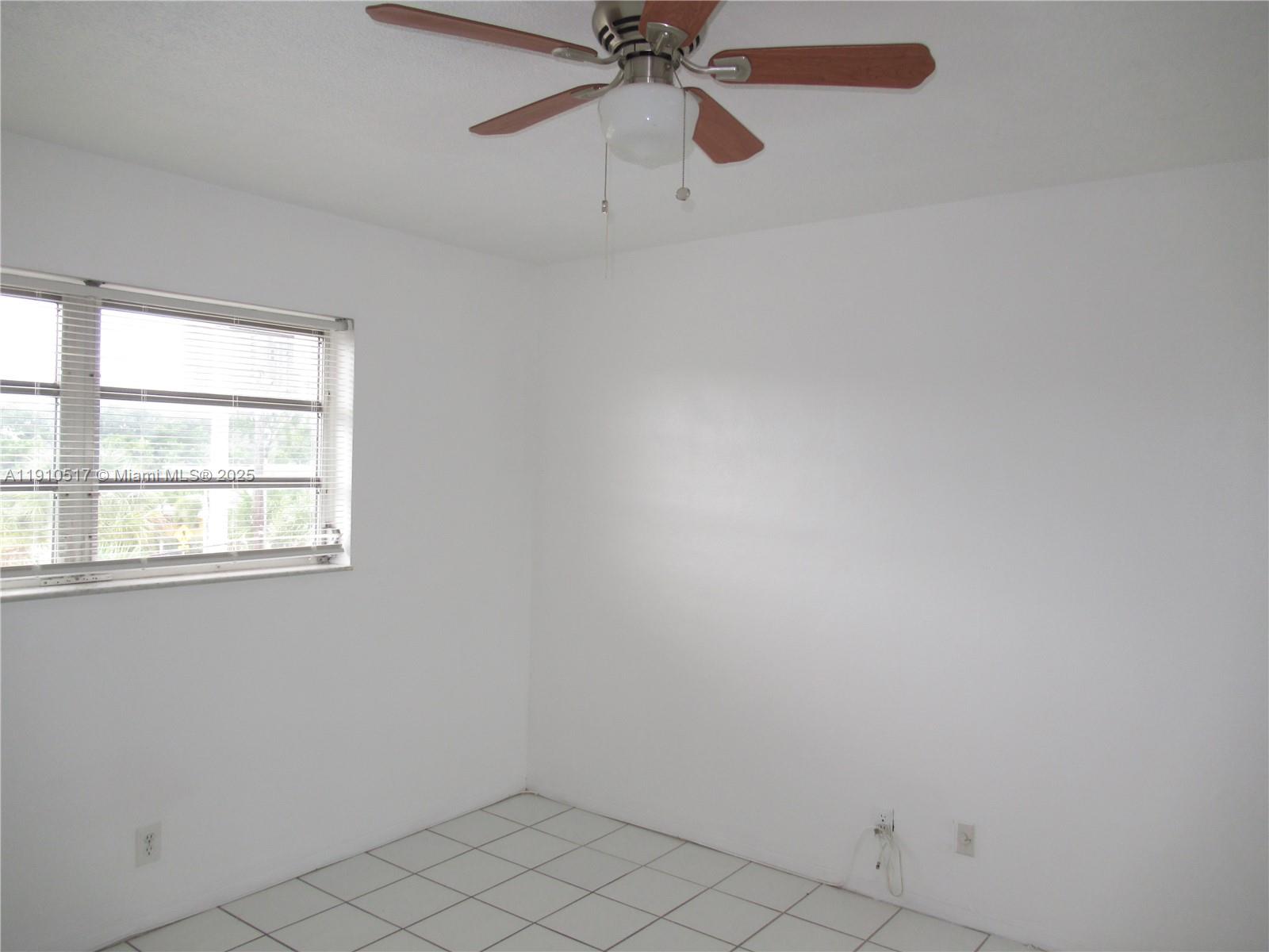 PARADISE VILLAS CONDO - Residential Lease