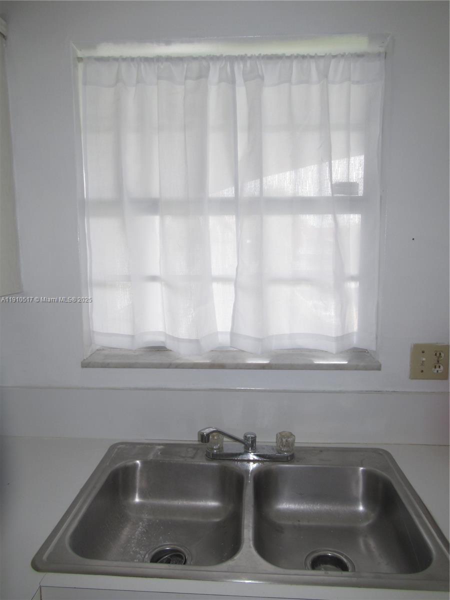 PARADISE VILLAS CONDO - Residential Lease