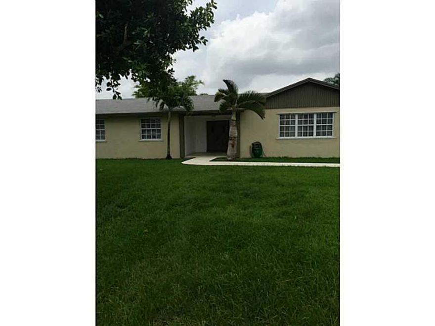 LIGHT AND AIRY 3/2 POOL HOME.  FRESHLY PAINTED INSIDE AND OUT.  UPDATED BATHROOMS. NEW SCREEN ON THEPOOL ENCLOSURE.  PRICED TO SELL QUICK!
