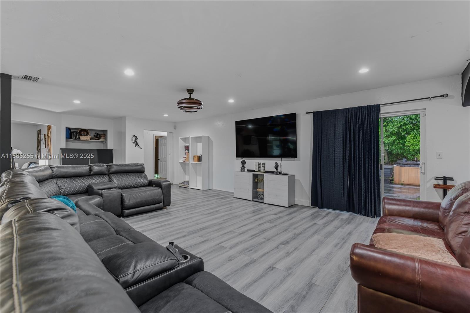 ROLLING OAKS ESTATES SEC - Residential