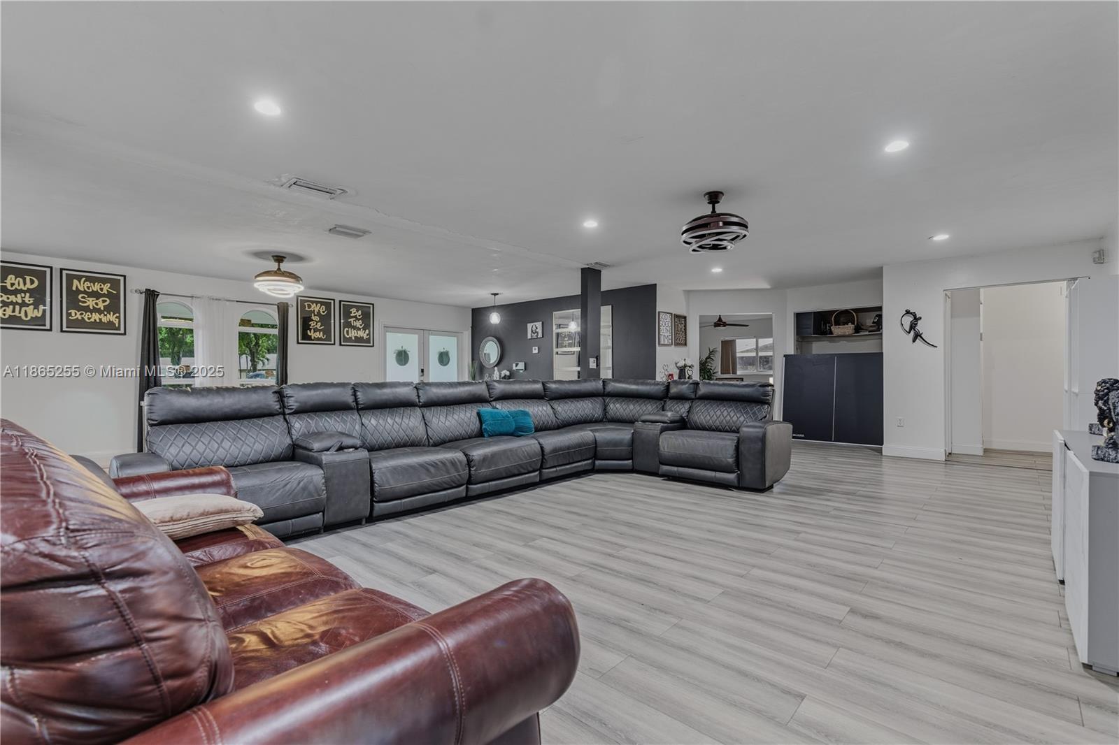 ROLLING OAKS ESTATES SEC - Residential