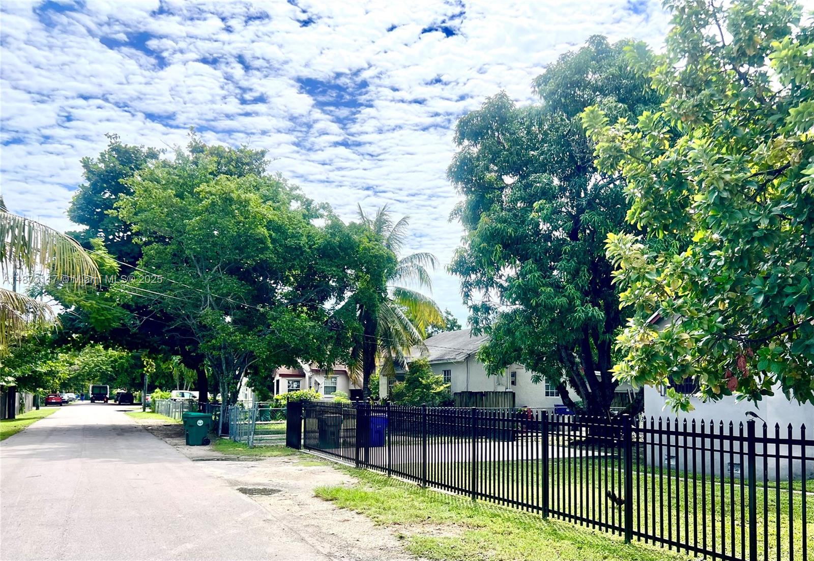 LITTLE RIVER GARDENS - Land