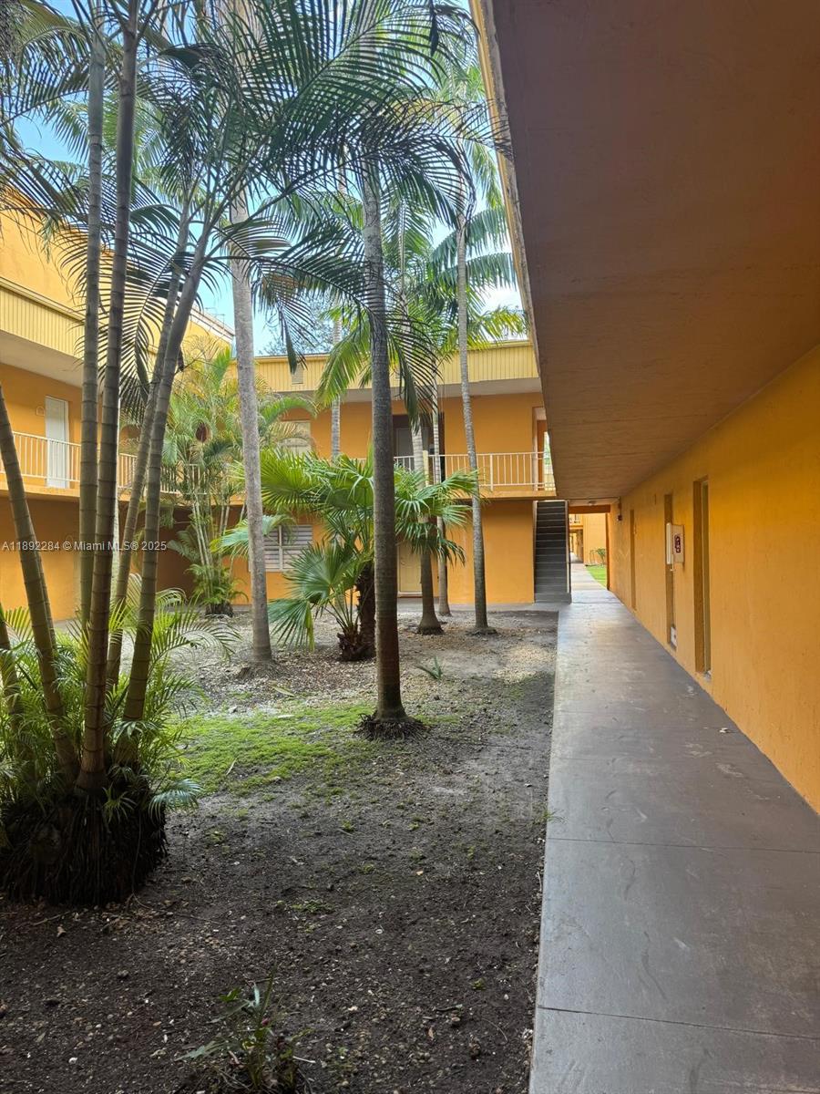 VENETIAN GARDENS AT COUNT - Residential