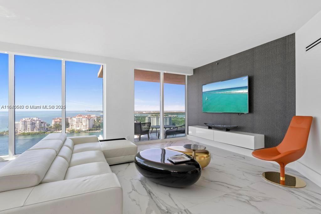 300 S Pointe Dr 2201