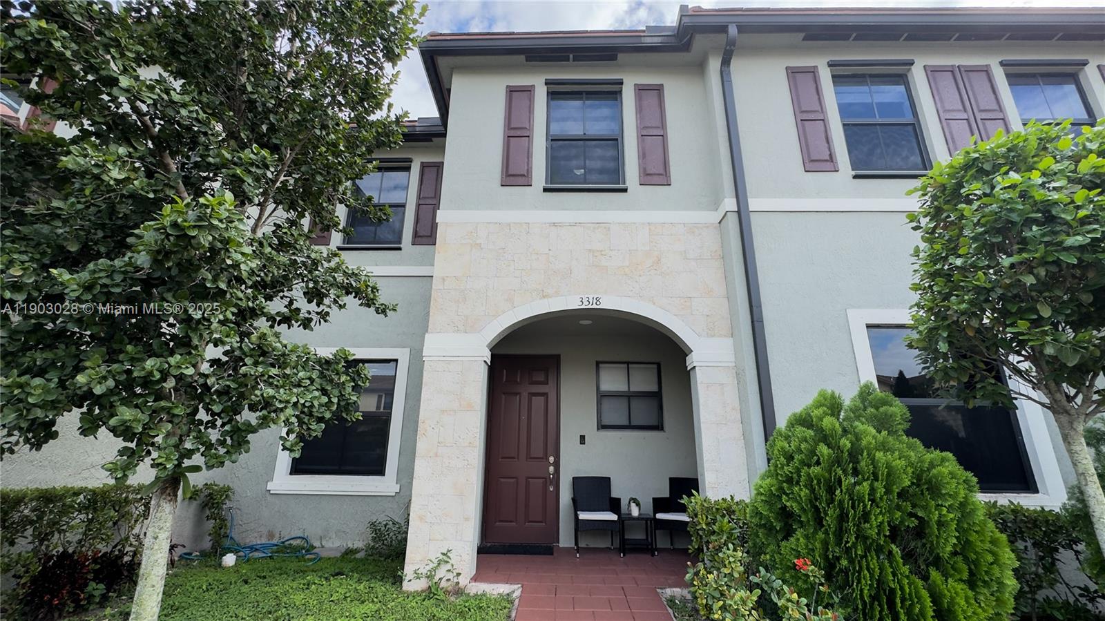 Beautiful 3-Bedroom Townhome in Desirable AquaBella Gated Community!
Welcome to this stunning 3-bedroom, 2.5-bathroom Renovated home located in the highly AquaBella community in Hialeah Gardens. This modern residence features with a spacious living and dining area, a kitchen with stainless steel appliances, and elegant finishes throughout. Upstairs, you’ll find three generous bedrooms including a walk-in closet and private bath.
Enjoy resort-style living with exclusive community amenities including two pools, a fully equipped gym, a playground, and a fun-filled kids’ water park—perfect for family enjoyment and relaxation. AquaBella offers 24-hour gated security, beautifully landscaped surroundings, and convenient access to major highways, shopping, dining, and top-rated schools.