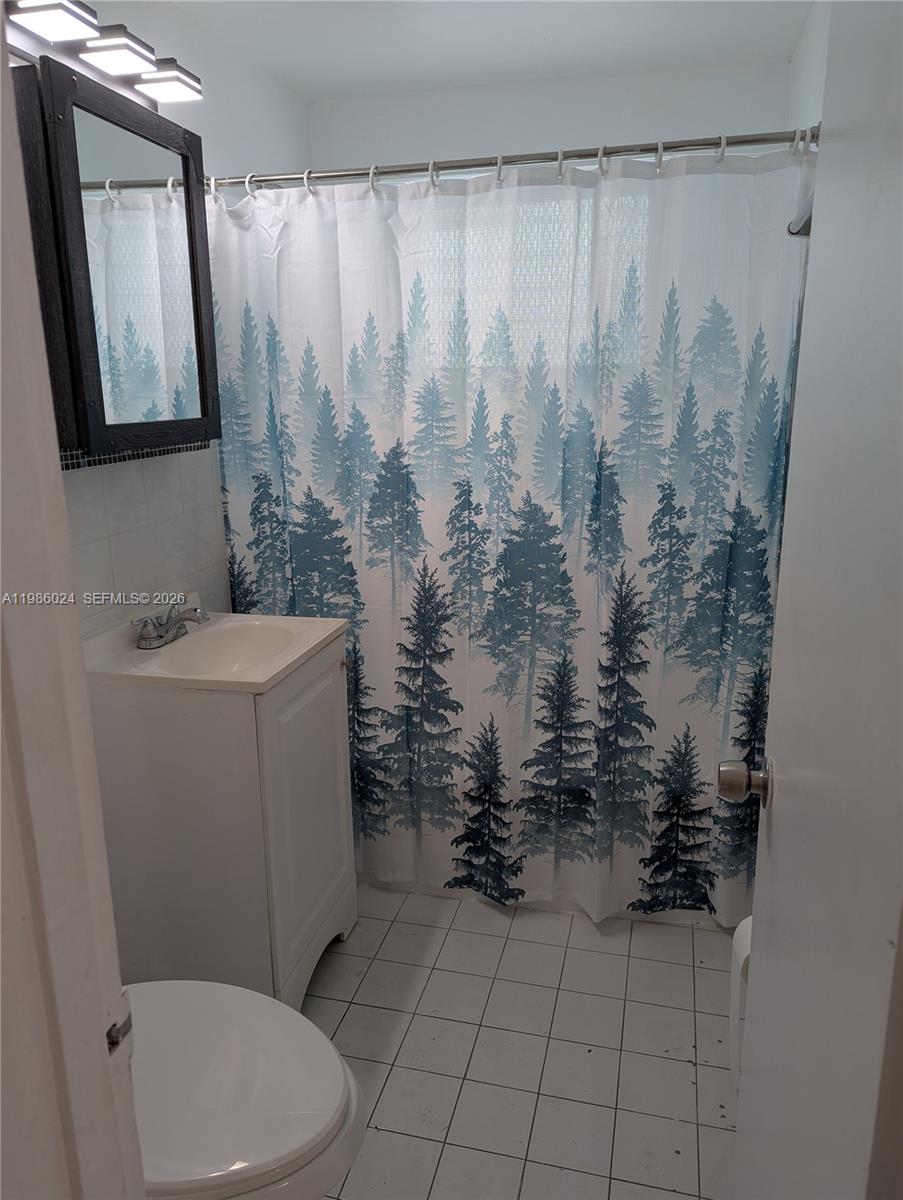 EL CHIOGGIOTTO CONDO - Residential Lease