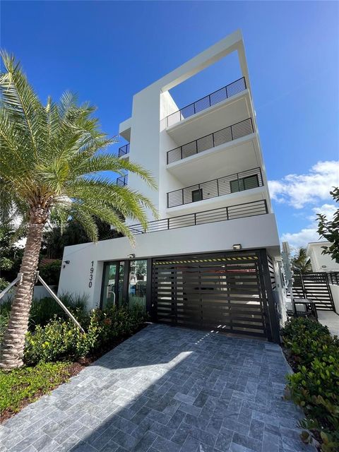 1930 Bay Rd Third Level Un 2 Miami Beach FL 33141