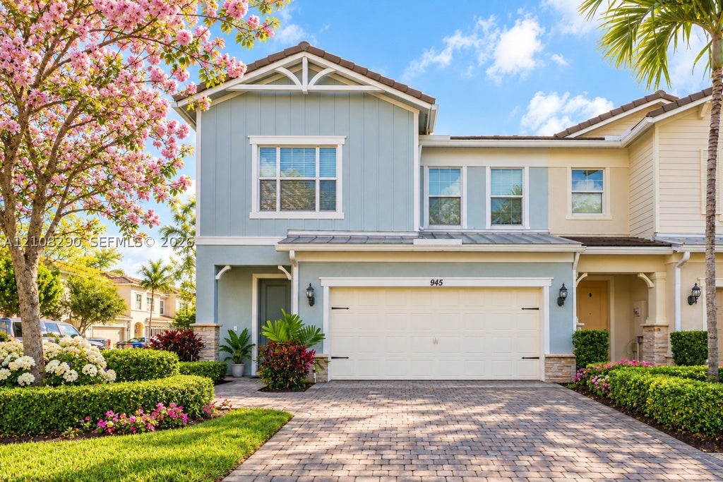 Photo of 945 Banyan Drive #1, Hollywood, FL 33021 (MLS # A12108290)