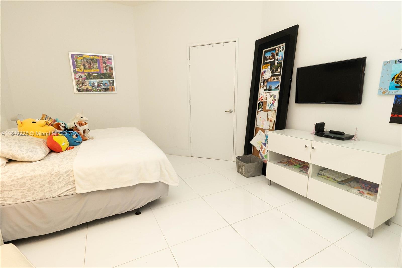 ST TROPEZ ON THE BAY 1 CO - Residential Lease