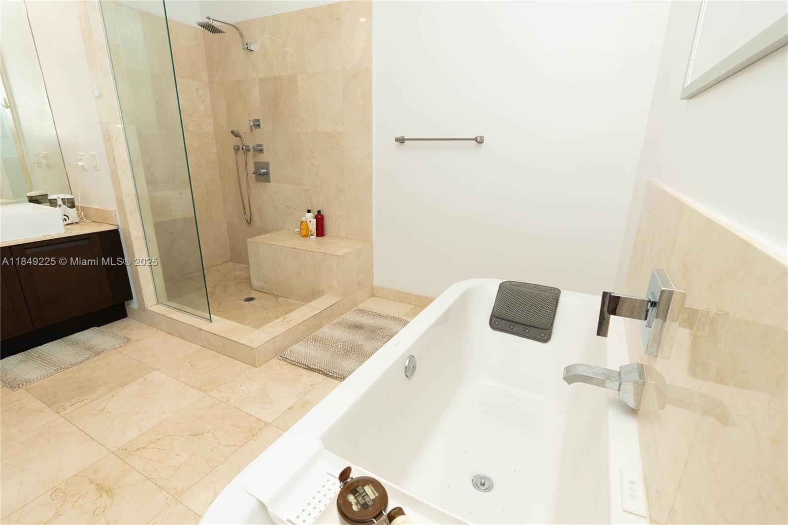 ST TROPEZ ON THE BAY 1 CO - Residential Lease