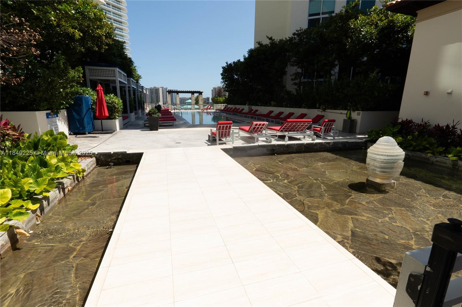 ST TROPEZ ON THE BAY 1 CO - Residential Lease