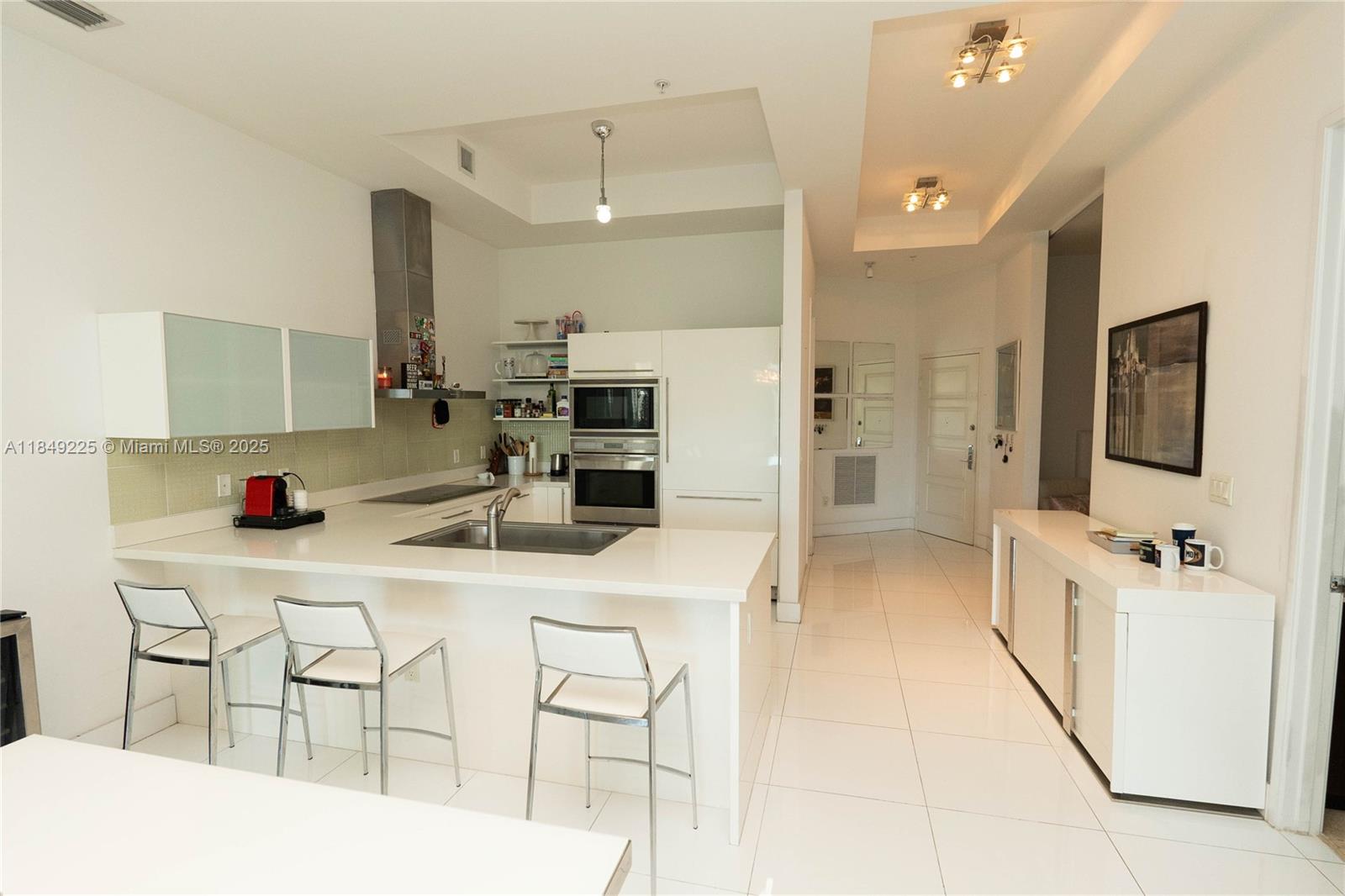 ST TROPEZ ON THE BAY 1 CO - Residential Lease