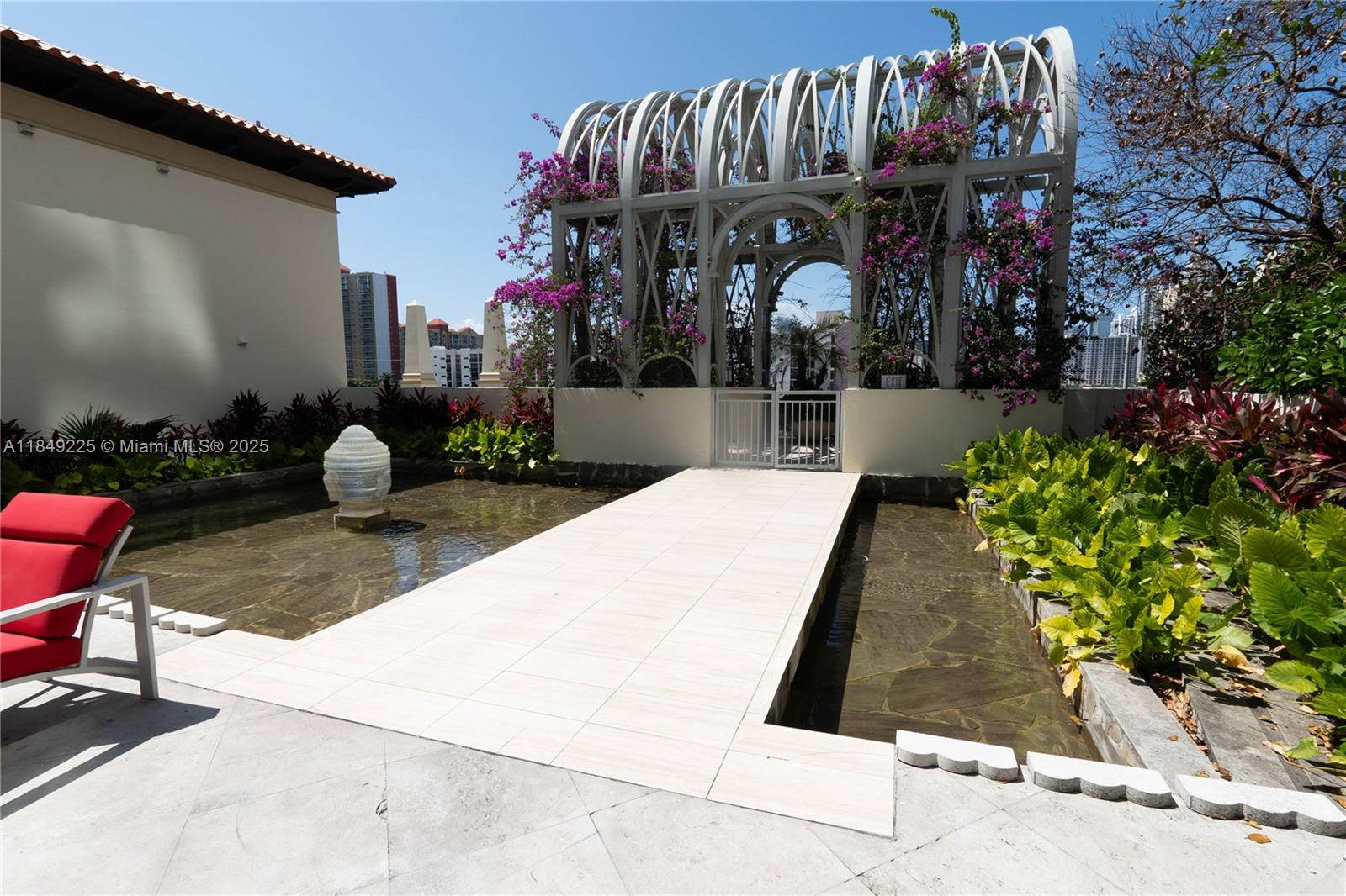 ST TROPEZ ON THE BAY 1 CO - Residential Lease