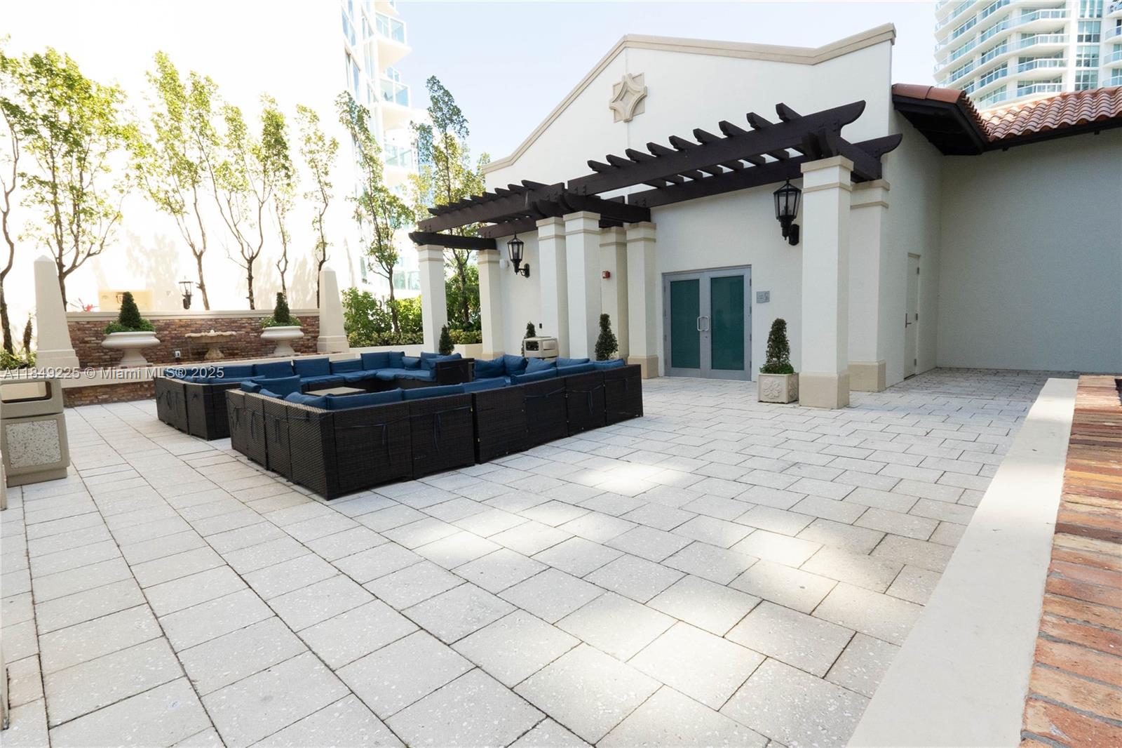 ST TROPEZ ON THE BAY 1 CO - Residential Lease