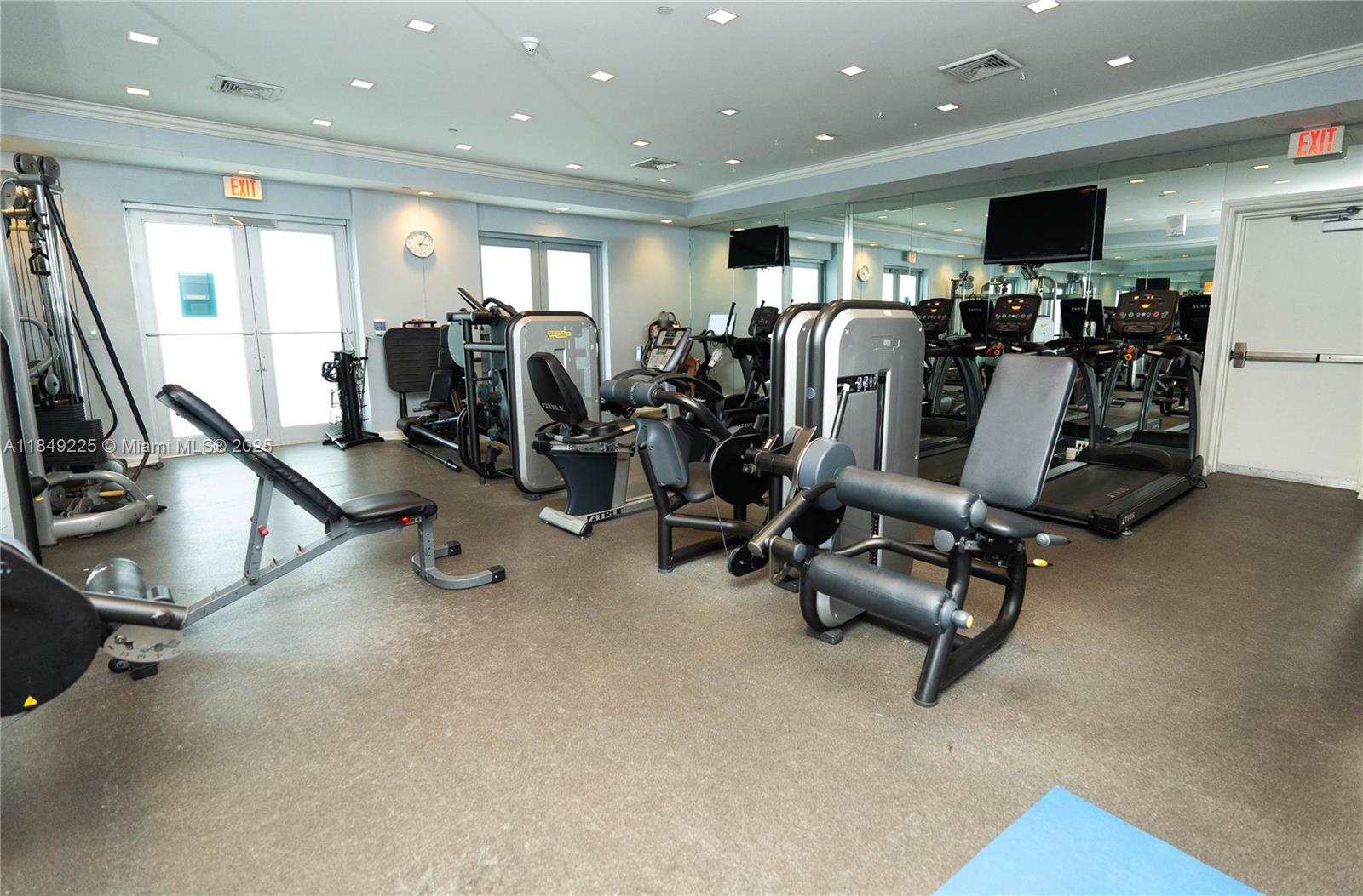 ST TROPEZ ON THE BAY 1 CO - Residential Lease